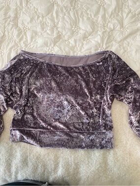 Fashion Nova Crushed Velvet Long-Sleeve Crop Top in Mauve